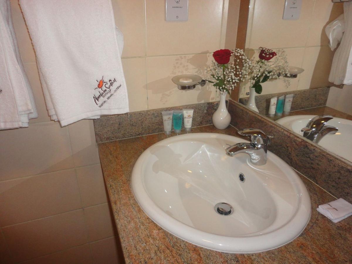 Treetops Mweiga Room photo